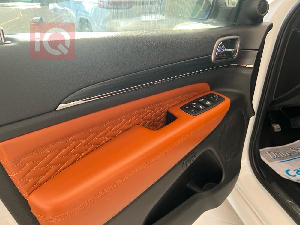 جیپ گراند شیرۆکی